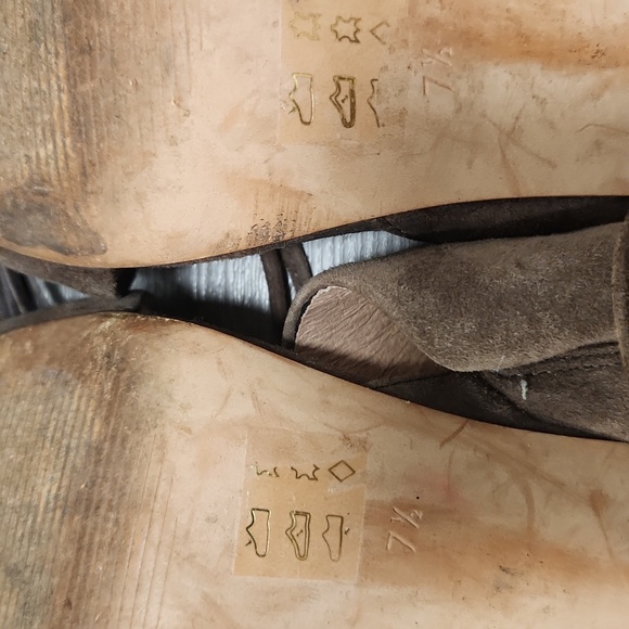 Madewell Octavia Brown Suede Women's Tassel Heels - Picture 7 of 10